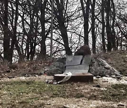 В Ровненской области (Украина) подорвали стелу, воздвигнутую на месте гибели радикала Сашко Белого