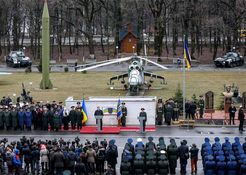 Порошенко заявил, что угрозу возобновления полномасштабных боевых действий в Донбассе "видит на радарах"