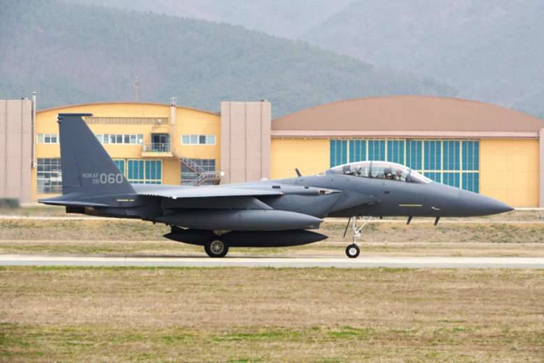 Южнокорейские ВВС провели тренировку по уничтожению ключевых объектов КНДР