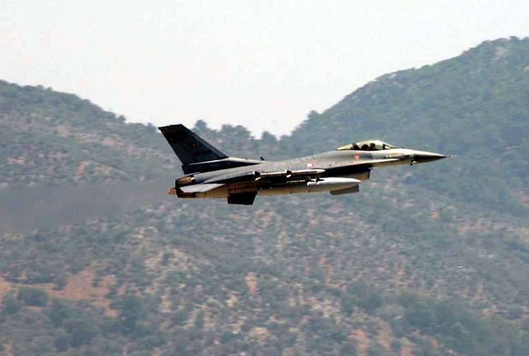 Турция вновь нанесла авиаудары по позициям РПК в Ираке