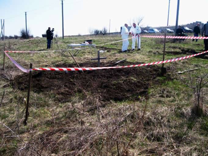 В Донецкой области Украины обнаружено массовое захоронение