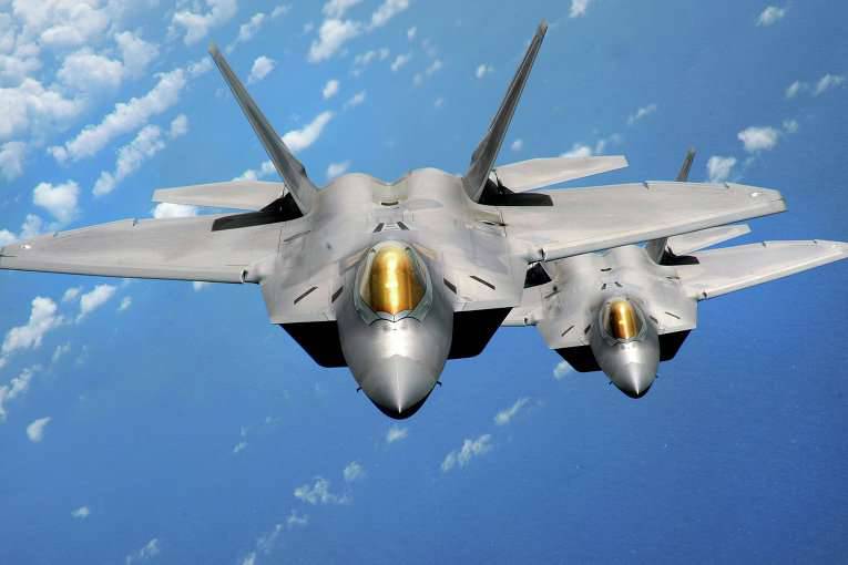 СМИ: Америка хочет угнаться за РФ и КНР, возобновив производство F-22