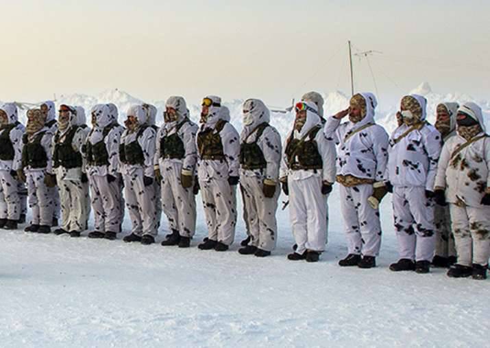 Военнослужащие РФ и Беларуси десантировались на дрейфующую льдину