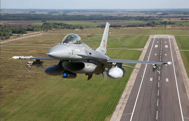 Четвёрка F-16 португальских ВВС будет "охранять покой" Прибалтики в ближайшие 4 месяца