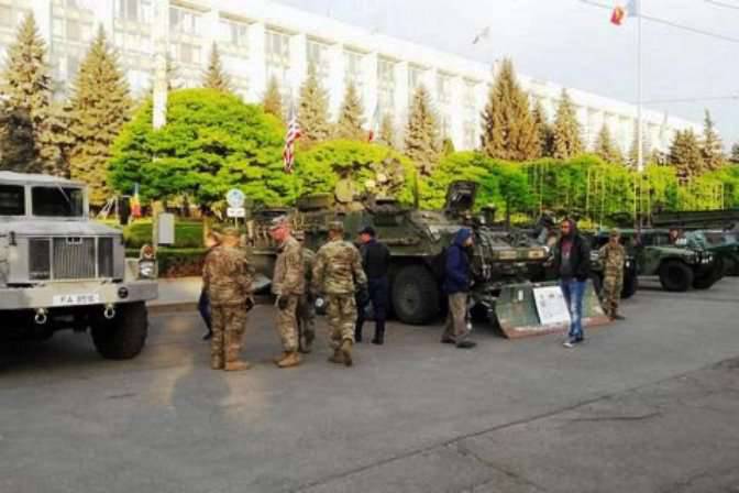Военная техника США и Молдовы выставлена в центре Кишинёва