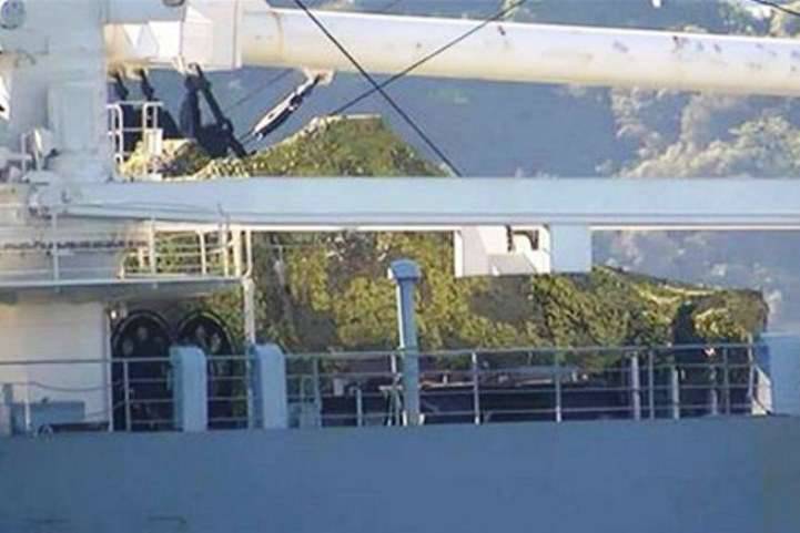 Турки засекли на борту российского корабля то ли танки, то ли катера