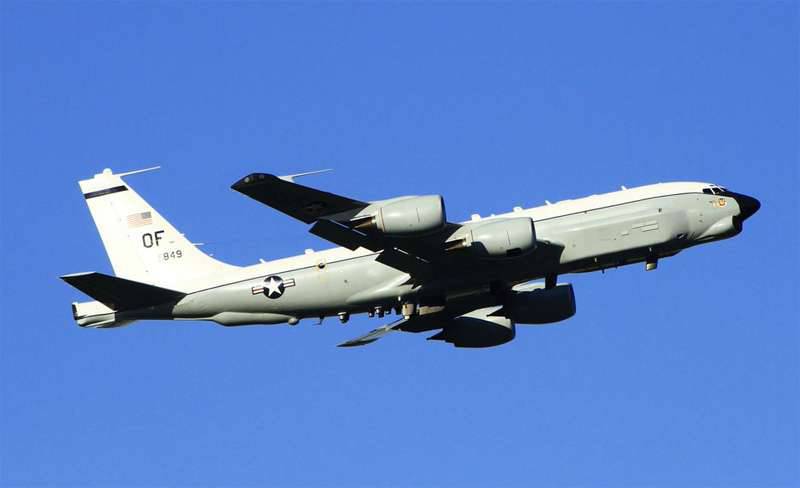 СМИ сообщили о перехвате российским истребителем Су-27 американского самолёта-разведчика RC-135W