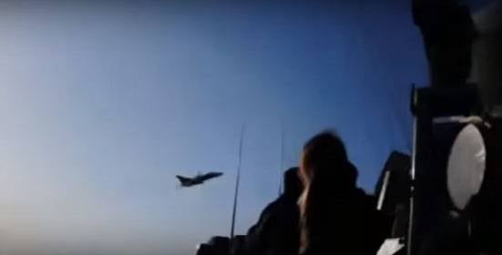 Замминистра обороны США: российский Су-24 мог столкнуться с чайкой во время полёта над эсминцем "Дональд Кук"