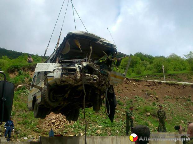 Шестеро российских военнослужащих погибли в Южной Осетии в результате падения автобуса в пропасть