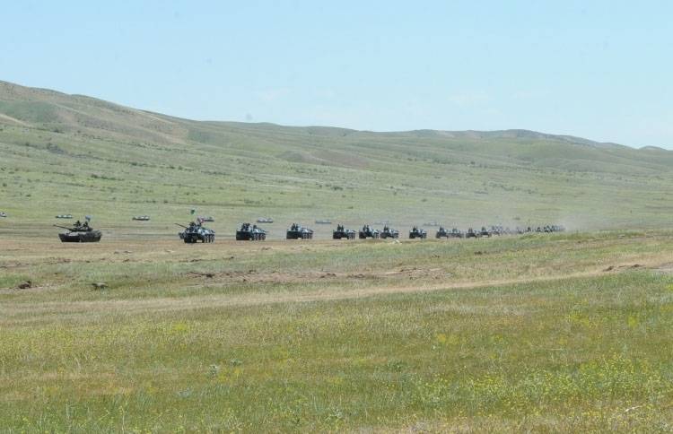 Азербайджан обвинил армянских военных в нарушениях режима прекращения огня в Нагорном Карабахе и провёл учения пограничников