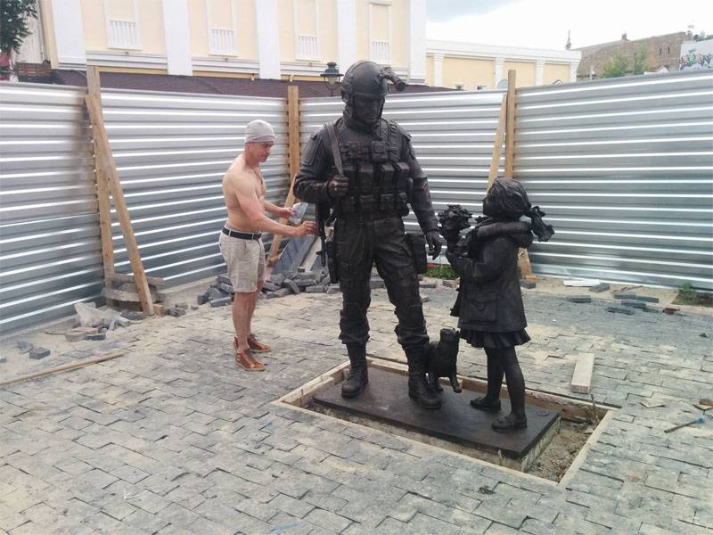 В Симферополе 11 июня официально откроют памятник Вежливым людям