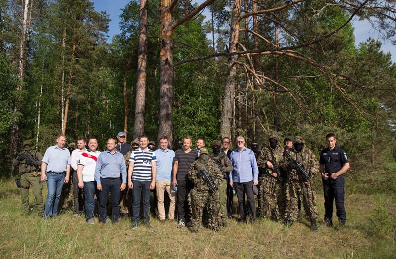 Члены эстонского правительства проинспектировали "восточную границу Европы и НАТО"