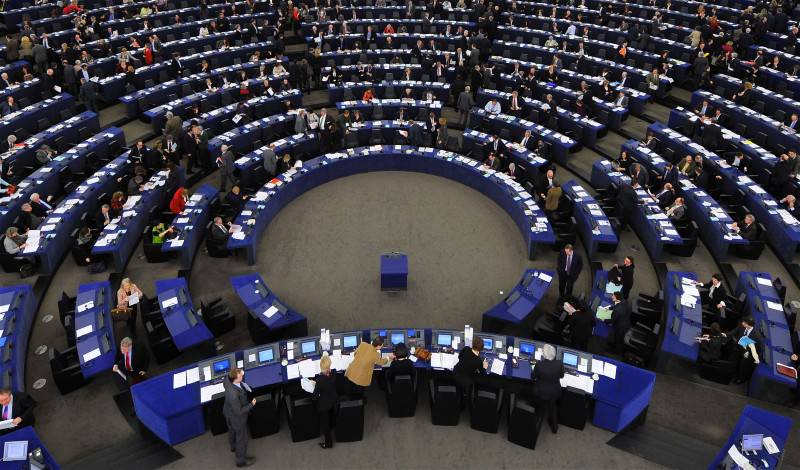 В Европарламенте предложили отменить персональные санкции против глав ФСБ и СВР