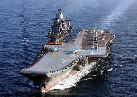 Авианесущий крейсер "Адмирал Кузнецов" встал на бочку на Североморском рейде