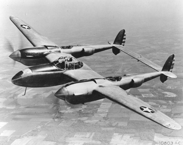 Двухмоторная «Молния» американских асов - истребитель  Р-38 «Лайтнинг».