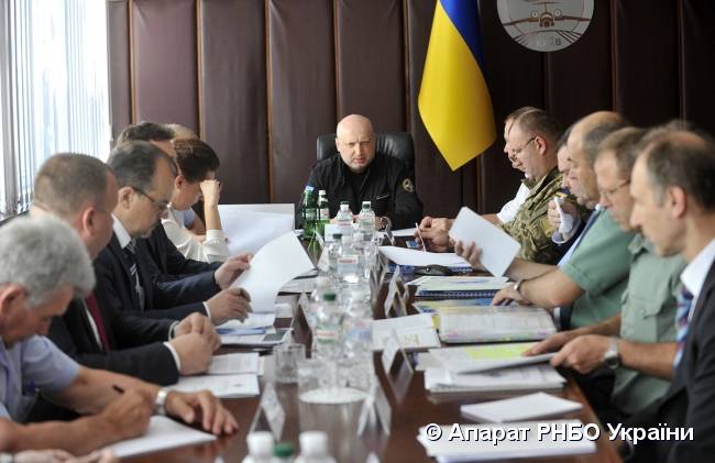 Турчинов заявил, что Россия "сломает зубы об украинскую конституцию и оборону"