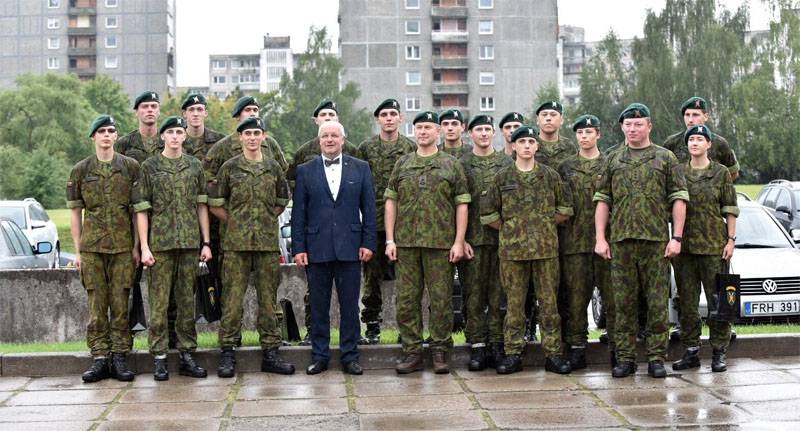 Грибаускайте призвала уйти в отставку министра обороны Литвы