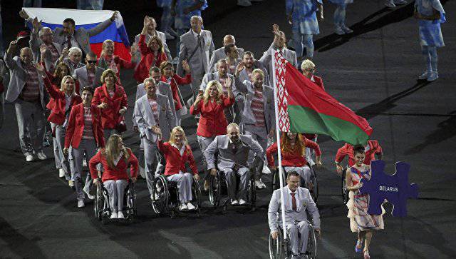 Белорусская команда на открытии Паралимпийских игр вышла с флагами РБ и России