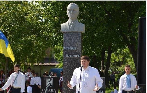 Бандере собираются повторно присвоить звание героя Украины посмертно