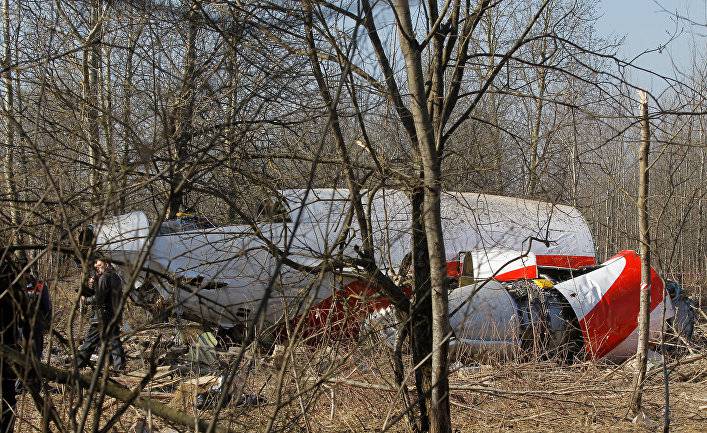 В Варшаве заявили о подготовке к эксгумации останков погибших в авиакатастрофе Ту-154 под Смоленском