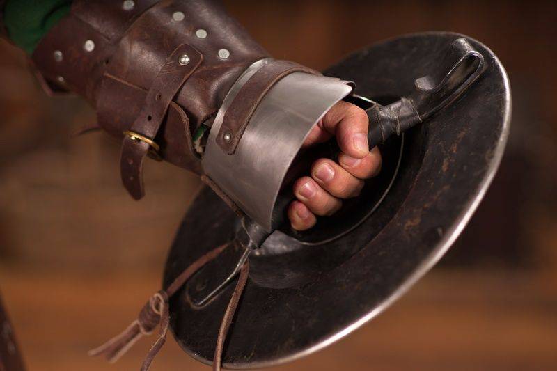 Баклер: кулачный щит Средневековья