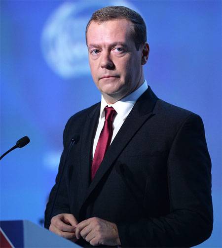 Дмитрий Медведев в целях безопасности эвакуирован из зала форума в "Сколково"