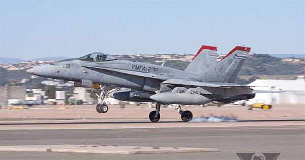 В калифорнийском небе произошло столкновение двух самолётов F/A-18 Hornet