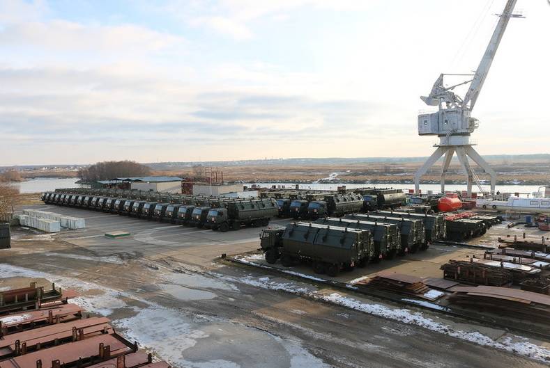 Российским военным передан понтонный парк ПП-2005