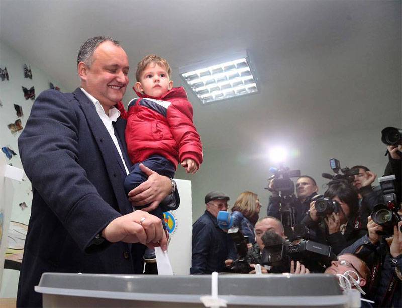 Лидер социалистов Игорь Додон побеждает во 2-м туре президентских выборов в Молдавии