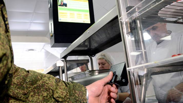 Более 600 военных столовых оборудовали автоматизированной системой контроля питания