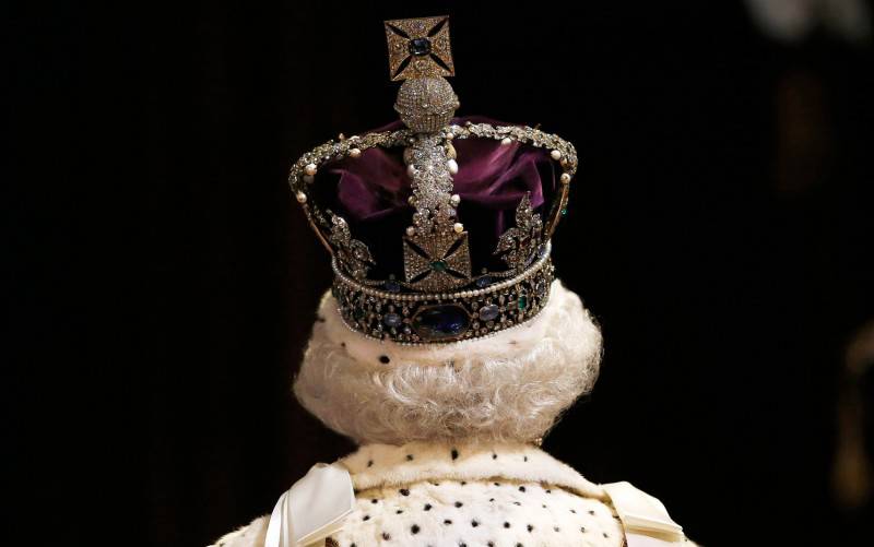Мама монархия: культ личности побеждает демократию