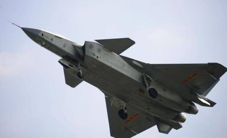СМИ: допущены критические просчёты при разработке новейшего китайского истребителя J-20