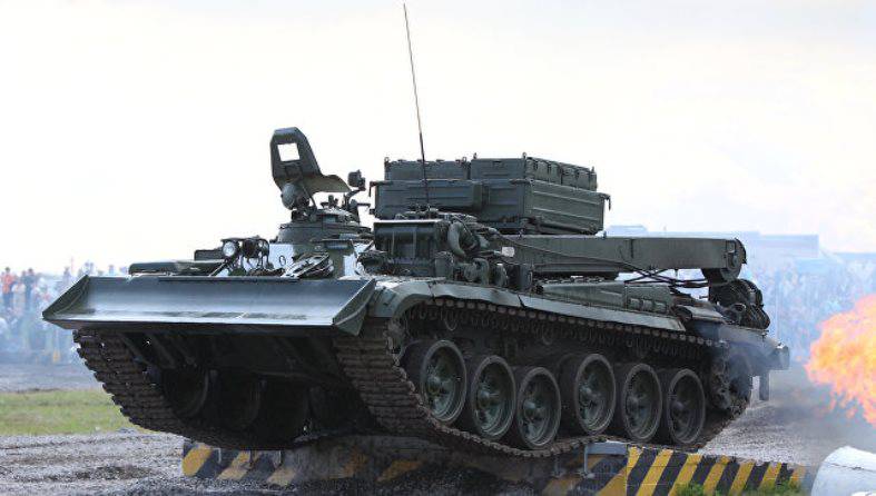 Партия модернизированных БРЭМ-1М поступила в мотострелковое соединение ЗВО