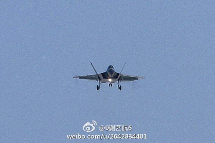 В Китае впервые поднялся в воздух второй прототип истребителя FC-31