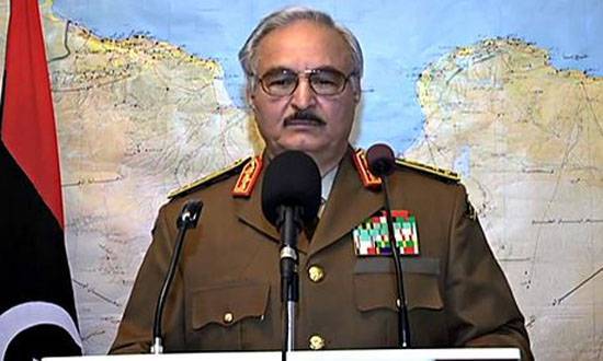 Запад: Россия намерена помогать вооружениями оппозиционному ливийскому генералу