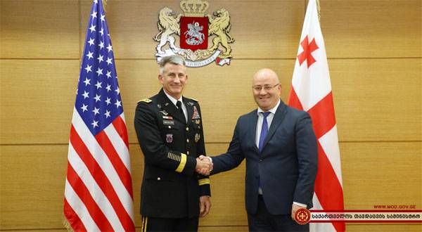 Уходящие американские чиновники пообещали Грузии военную помощь