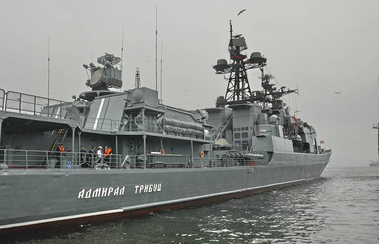 Российские и японские корабли отрабатывают маневрирование в Японском море