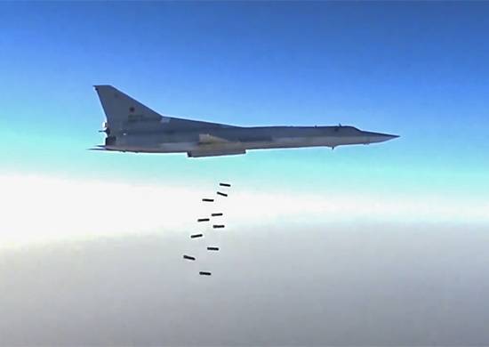 Новые удары Ту-22М3 ВКС РФ по игиловцам в районе Дейр-эз-Зора