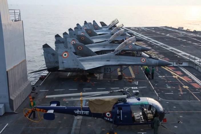 ВМС Индии объявят тендер на закупку палубных истребителей