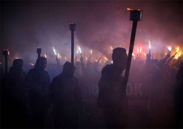 Американские СМИ предостерегают Киев от заигрывания с радикалами