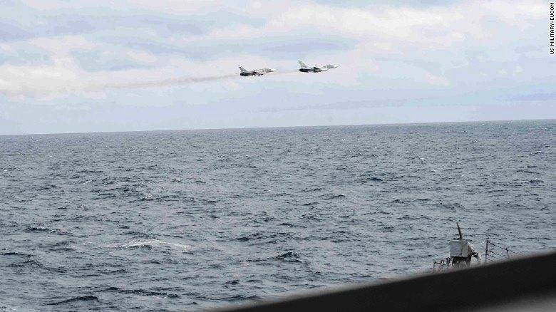 CNN опубликовал снимки российских самолетов над эсминцем «Портер»