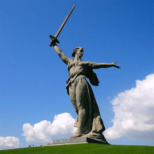 Оргкомитет по подготовке к празднованию 75-летия победы в Сталинградской битве возглавил Д.Рогозин