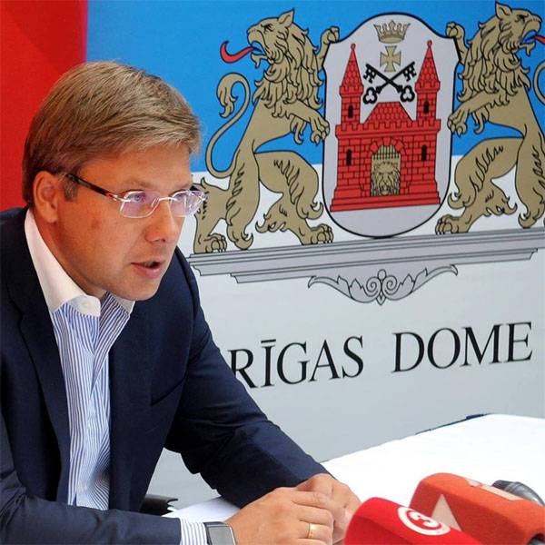 Суд запретил мэру Риги говорить и писать по-русски и по-английски