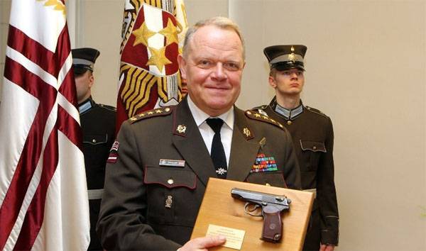 Командующего ВС Латвии проводили на пенсию... пистолетом Макарова