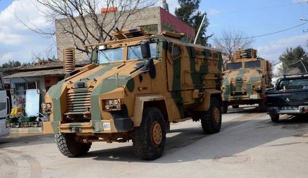 Турецкие войска нанесли удар по сирийским пограничникам в районе Манбиджа