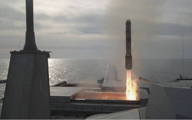 В США прошли первые пуски ракеты Longbow Hellfire из вертикальной установки