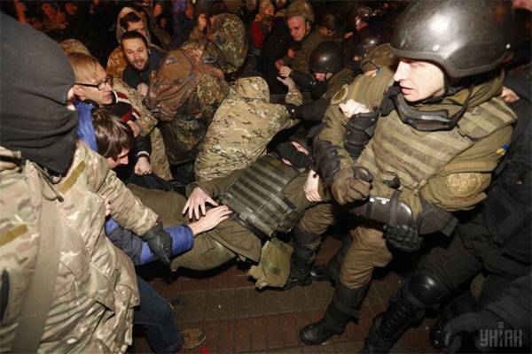 В Киеве призвали громить магазины Roshen