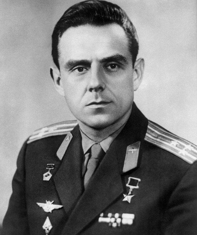 Советский лётчик-космонавт, дважды Герой Советского Союза Владимир Михайлович Комаров