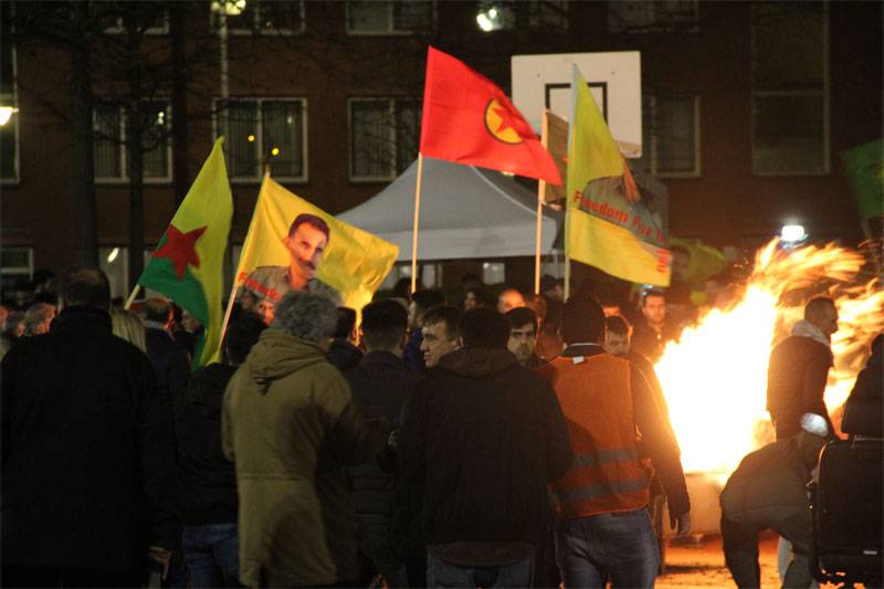 Анкара возмущена санкционированными акциями сторонников РПК в Нидерландах