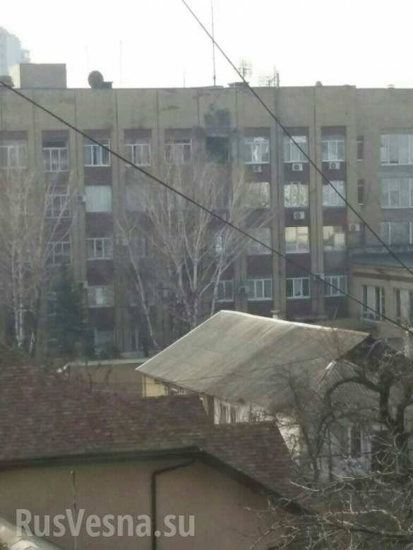 В Донецке здание Минобороны обстреляли из гранатомета